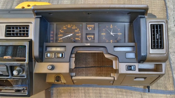 คอนโซล DATSUN 2WD JAPAN จอเหลี่ยม สีน้ำตาล