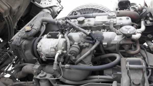 รถบรรทุก ISUZU 4 ล้อ  ตู้ 3 บาน ปี45 เครื่อง 100 แรง ราคา 255,000 บ.รถอยู่ดอนเมือง