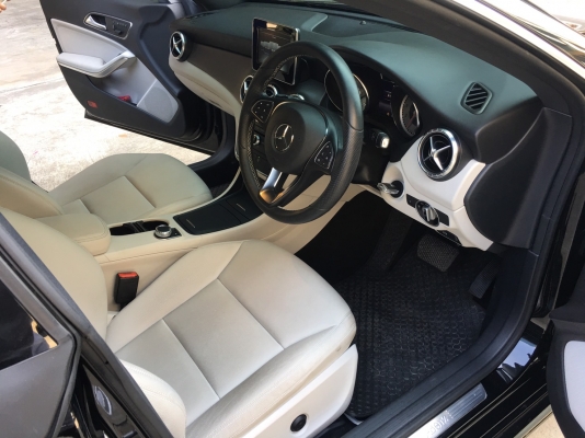 2016 benz cla200 สีดำ มือเดียวป้ายแดง ยังไม่ได้จะทะเบียน