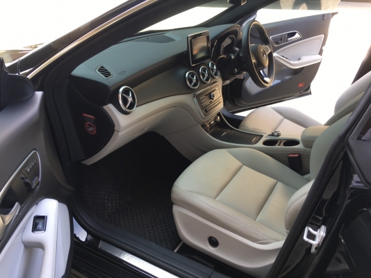 2016 benz cla200 สีดำ มือเดียวป้ายแดง ยังไม่ได้จะทะเบียน