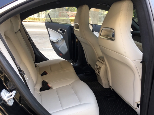 2016 benz cla200 สีดำ มือเดียวป้ายแดง ยังไม่ได้จะทะเบียน
