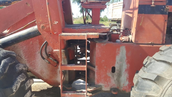 ขาย รถตัก KOMATSU 515 เอวอ่อน สภาพพร้อมใช้งาน ราคาคุยกันได้ครับ ขาย รถตัก KOMATSU 515 เอวอ่อน สภาพพร้อมใช้งาน ราคาคุยกันได้ครับ