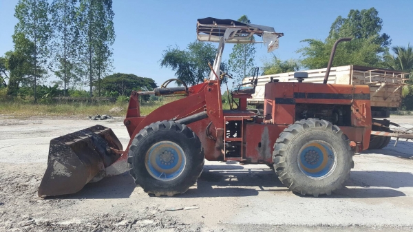 ขาย รถตัก KOMATSU 515 เอวอ่อน สภาพพร้อมใช้งาน ราคาคุยกันได้ครับ ขาย รถตัก KOMATSU 515 เอวอ่อน สภาพพร้อมใช้งาน ราคาคุยกันได้ครับ