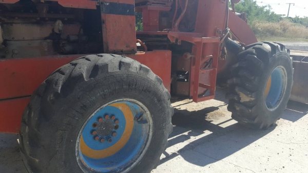 ขาย รถตัก KOMATSU 515 เอวอ่อน สภาพพร้อมใช้งาน ราคาคุยกันได้ครับ ขาย รถตัก KOMATSU 515 เอวอ่อน สภาพพร้อมใช้งาน ราคาคุยกันได้ครับ