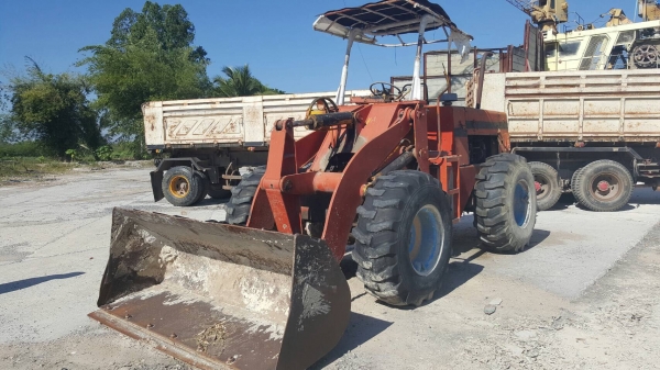 ขาย รถตัก KOMATSU 515 เอวอ่อน สภาพพร้อมใช้งาน ราคาคุยกันได้ครับ ขาย รถตัก KOMATSU 515 เอวอ่อน สภาพพร้อมใช้งาน ราคาคุยกันได้ครับ