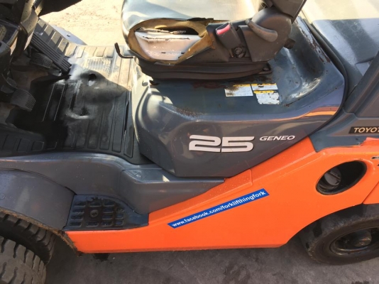 ขายรถโฟล์คลิฟท์สำหรับตักยางพารา ตักยางก้อนตักยางถ้วย ตักขี้ยาง ตักทะลายปาล์ม ขายรถโฟล์คลิฟท์สำหรับตักยางพารา ตักยางก้อนตักยางถ้วย ตักขี้ยาง ตักทะลายปาล์ม