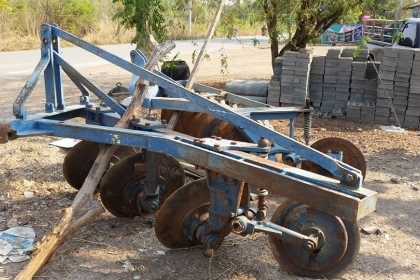 ต้องการขายผานสาม โครงสี่ สภาพสวย  เก่าเก็บไม่ได้ใช้งานแล้ว