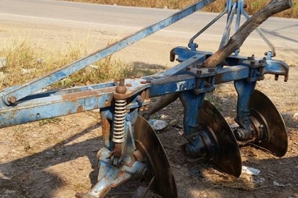 ต้องการขายผานสาม โครงสี่ สภาพสวย  เก่าเก็บไม่ได้ใช้งานแล้ว