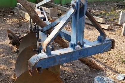 ต้องการขายผานสาม โครงสี่ สภาพสวย  เก่าเก็บไม่ได้ใช้งานแล้ว