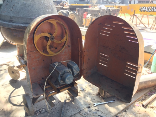 โม่ผสมปูน Marton พร้อมไดนาโม สภาพเดิมๆ