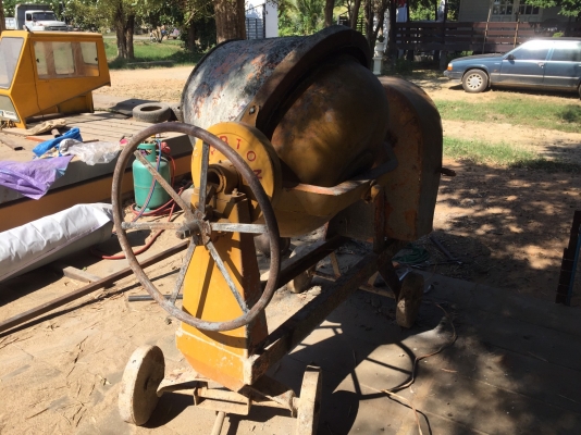 โม่ผสมปูน Marton พร้อมไดนาโม สภาพเดิมๆ