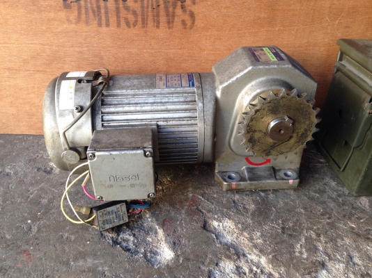 ขายมอเตอร์เกียร์ GTR made in Japan ขนาด 1/2HP. 380V มีเบรคในตัว อัตราทด 1:60 เพลาออกประมาณ 24รอบต่อนาที สภาพสวยเดิมๆ พร้อมใช้งาน