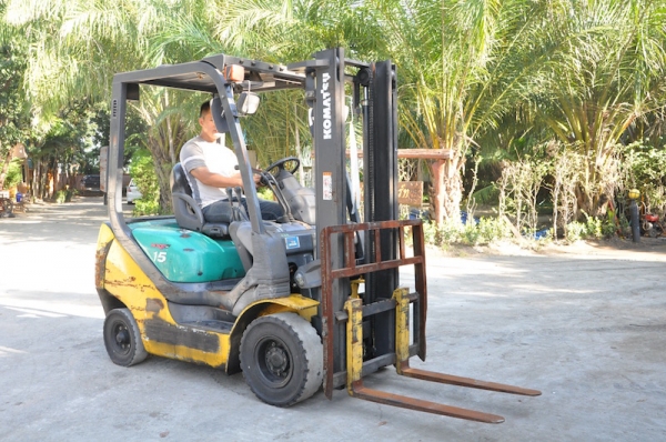 ลดกระหน่ำ!!ขายFORKLIFT KOMATSU FG15-20(1.5ตัน) สวยเดิมจากญี่ปุ่น ยังไม่เคยใช้ในไทย 165,000เท่านั้น!!