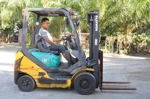 ลดกระหน่ำ!!ขายFORKLIFT KOMATSU FG15-20(1.5ตัน) สวยเดิมจากญี่ปุ่น ยังไม่เคยใช้ในไทย 165,000เท่านั้น!!