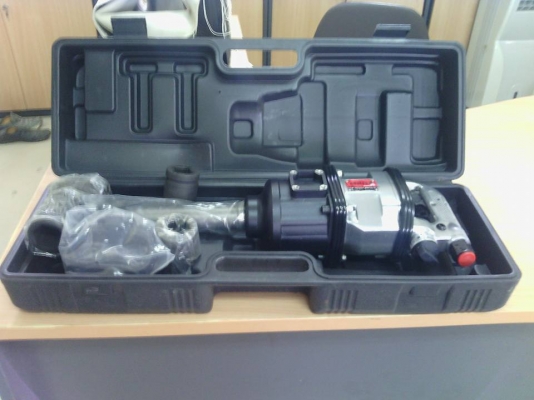 ขายถูกด่วนๆ AIR IMPACT WRENCH SET : บล็อคลม ASHITA ขนาด 8 หุน (1 นิ้ว") (แถมลูกบล็อค 4 ตัว) ขายถูกด่วนๆ AIR IMPACT WRENCH SET : บล็อคลม ASHITA ขนาด 8 หุน (1 นิ้ว") (แถมลูกบล็อค 4 ตัว)