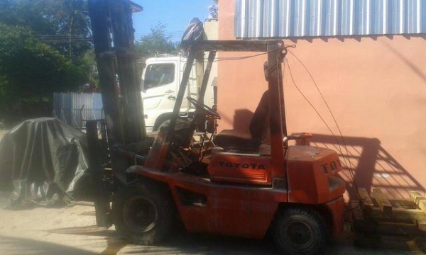 ขาย รถฟอร์คลิฟต์ 2.5 ตัน ระบบบขึ้นลงทำงานปกติ เครื่องดีเซล เกียร์ธรรมดา ที่ต้องแก้ไขคือระบบเบรกและกระบอกไฮดรอลิครั่วแค่นั้นครับ นอกนั้นทำงานปกติขายในราคา 125000 ดูรถก่อนต่อ วันทูคอล 0986683479 dtac 0991751349 สิทธิ์ คับ ขาย รถฟอร์คลิฟต์ 2.5 ตัน ระบบบขึ้นลงทำงานปกติ เครื่องดีเซล เกียร์ธรรมดา ที่ต้องแก้ไขคือระบบเบรกและกระบอกไฮดรอลิครั่วแค่นั้นครับ นอกนั้นทำงานปกติขายในราคา 125000 ดูรถก่อนต่อ วันทูคอล 0986683479 dtac 0991751349 สิทธิ์ คับ