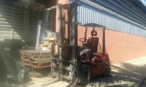 ขาย รถฟอร์คลิฟต์ 2.5 ตัน ระบบบขึ้นลงทำงานปกติ เครื่องดีเซล เกียร์ธรรมดา ที่ต้องแก้ไขคือระบบเบรกและกระบอกไฮดรอลิครั่วแค่นั้นครับ นอกนั้นทำงานปกติขายในราคา 125000 ดูรถก่อนต่อ วันทูคอล 0986683479 dtac 0991751349 สิทธิ์ คับ ขาย รถฟอร์คลิฟต์ 2.5 ตัน ระบบบขึ้นลงทำงานปกติ เครื่องดีเซล เกียร์ธรรมดา ที่ต้องแก้ไขคือระบบเบรกและกระบอกไฮดรอลิครั่วแค่นั้นครับ นอกนั้นทำงานปกติขายในราคา 125000 ดูรถก่อนต่อ วันทูคอล 0986683479 dtac 0991751349 สิทธิ์ คับ