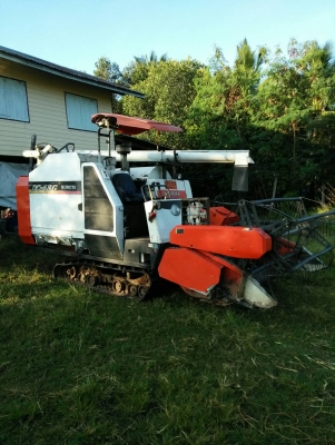 ขายรถเกี่ยวข้าวอุ้มคูโบต้า 68g