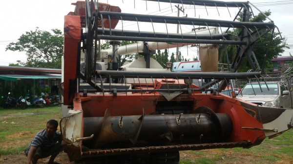 ขายรถเกี่ยวข้าวอุ้มคูโบต้า 68g