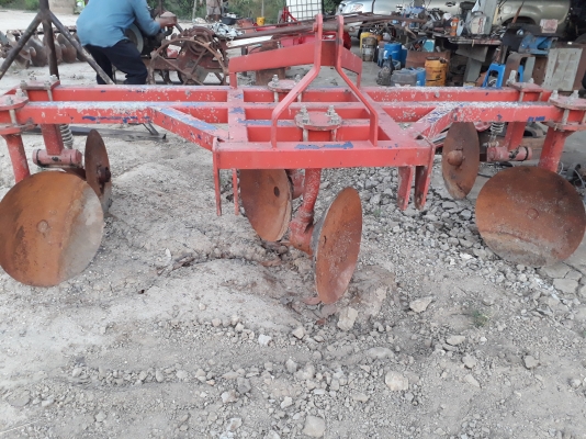 ขอบคุณสารวัตรจาก จ.ศรีสะเกษ ครับ ขายผาน ยกร่องมัน 2ร่อง หรือจะใช้ร่องเดียวก็ได้ สภาพใช้งานน้อยมาก สวยครับ