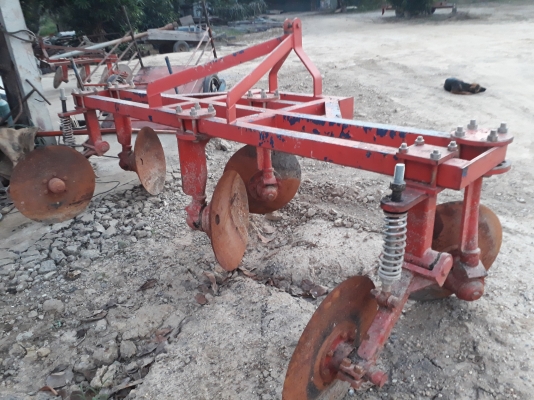 ขอบคุณสารวัตรจาก จ.ศรีสะเกษ ครับ ขายผาน ยกร่องมัน 2ร่อง หรือจะใช้ร่องเดียวก็ได้ สภาพใช้งานน้อยมาก สวยครับ