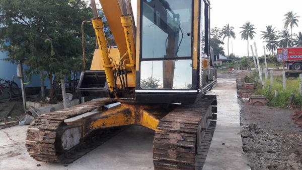 ขายแบ็คโค โคมัสสุ pc120 -3 สภาพดีมาก เครื่องเดิมปั้มเดิม แอร์เย็น รถเดิมๆๆ  สวยกว่านี้เก่าญี่ปุ่นเลยครับ