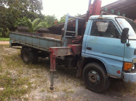 ขายด่วนรถหกล้อ พร้อมเครน 3.3 ตันครับ กระบะยาว 5 เมตร