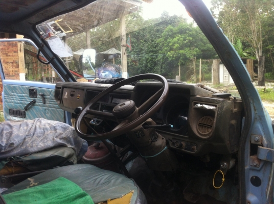 ขายด่วนรถหกล้อ พร้อมเครน 3.3 ตันครับ กระบะยาว 5 เมตร