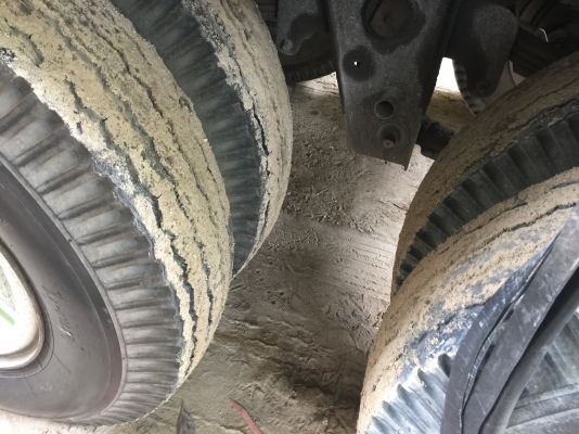 22ล้อแม่ลูกดั้ม360แรงปี55..เฟืองช้ายางสวยเต็ม รถร้านวัสดุก่อสร้างใช้ทุกหิน ทรายเท่านั้น ไมล์น้อย แค่1.8แสนกว่าๆ