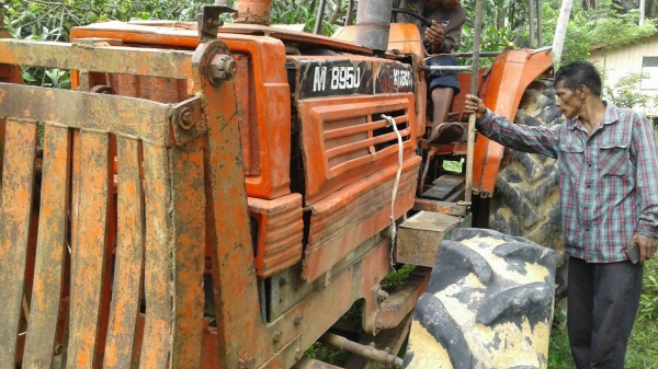 รถไถ KUBOTA M8950DTF ,มีผานดันหน้า เอกสารเล่มทะเบียน รถพร้อมใช้ รถไถ KUBOTA M8950DTF ,มีผานดันหน้า เอกสารเล่มทะเบียน รถพร้อมใช้