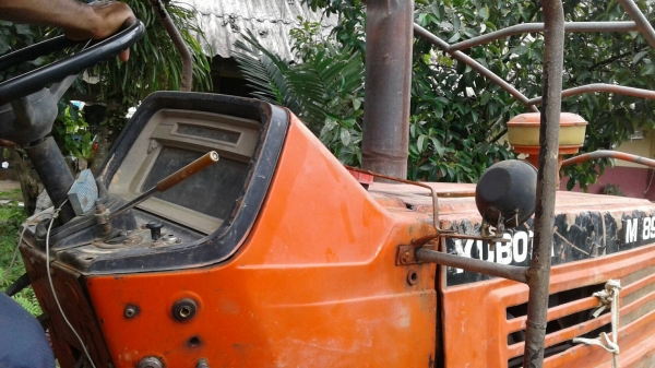 รถไถ KUBOTA M8950DTF ,มีผานดันหน้า เอกสารเล่มทะเบียน รถพร้อมใช้ รถไถ KUBOTA M8950DTF ,มีผานดันหน้า เอกสารเล่มทะเบียน รถพร้อมใช้