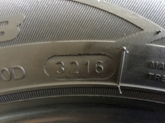 ขายยาง DEESTONE VINCENTE 165/60R13 ผลิตปลายปี 16 ขายยาง DEESTONE VINCENTE 165/60R13 ผลิตปลายปี 16