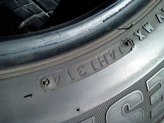215/65R15 BRIDGESTONE LEO 627 ปี14 มี 2 เส้น tel. 081-427-3941