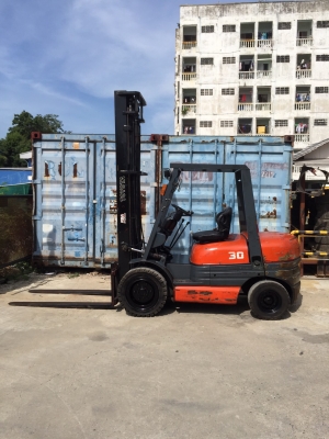 ขายรถยกโฟร์คลิฟท์ดีเซล ยี่ห้อTOYOTA เสายกสูง 5เมตร