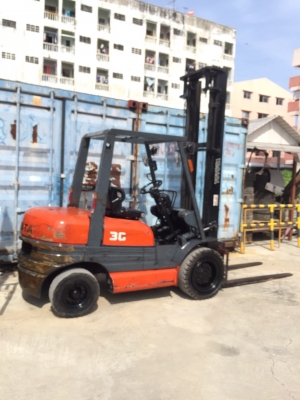 ขายรถยกโฟร์คลิฟท์ดีเซล ยี่ห้อTOYOTA เสายกสูง 5เมตร