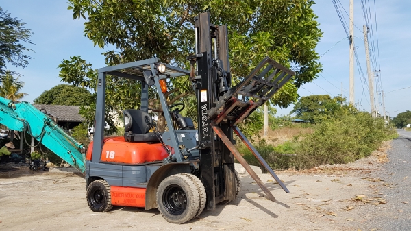 ขายด่วนรถยกTOYOTA 6FG18ยก1.8ถึง2ตันเสาสูง3เมตรงากะดกเคื่องโตต้า4สูบ5Kเบนซินติดแก็สได้ยางหน้าคู้รถนอกเพิ่งนำเข้ามายังไม่เคยใช้งานในเมืองไทยเลย