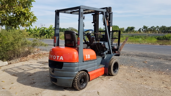 ขายด่วนรถยกTOYOTA 6FG18ยก1.8ถึง2ตันเสาสูง3เมตรงากะดกเคื่องโตต้า4สูบ5Kเบนซินติดแก็สได้ยางหน้าคู้รถนอกเพิ่งนำเข้ามายังไม่เคยใช้งานในเมืองไทยเลย