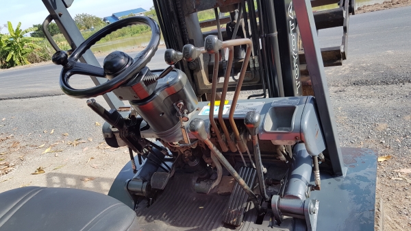 ขายด่วนรถยกTOYOTA 6FG18ยก1.8ถึง2ตันเสาสูง3เมตรงากะดกเคื่องโตต้า4สูบ5Kเบนซินติดแก็สได้ยางหน้าคู้รถนอกเพิ่งนำเข้ามายังไม่เคยใช้งานในเมืองไทยเลย