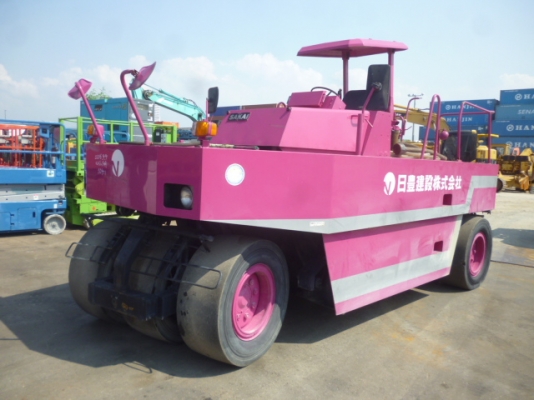 ขายรถบดล้อยาง SAKAI  T600C