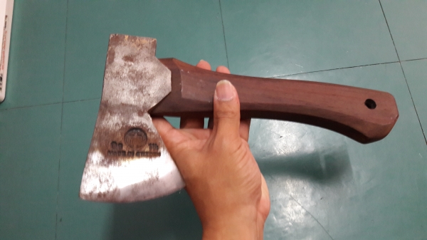 ขายขวานเสือ1 1/4ปอน HULT'S CELEBRATED AXES. MADE IN SWEDEN.