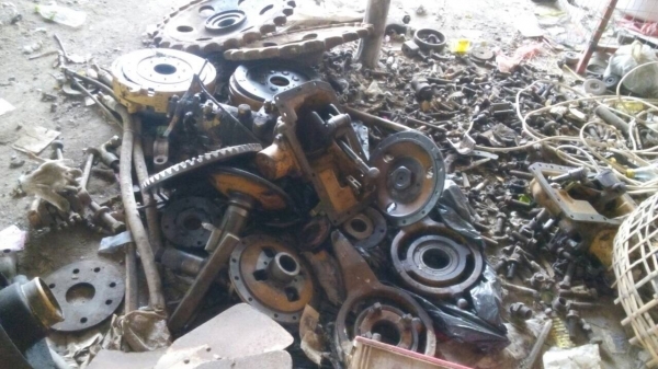 ขายชิ้นส่วน อะไหล่ รถแทรกเตอร์ โคมัสสุ D-31-P ของถอดจากตัวรถ สภาพสวย ตามรูป มีหลายรายการ สนใจโทรมาคุยกันครับ