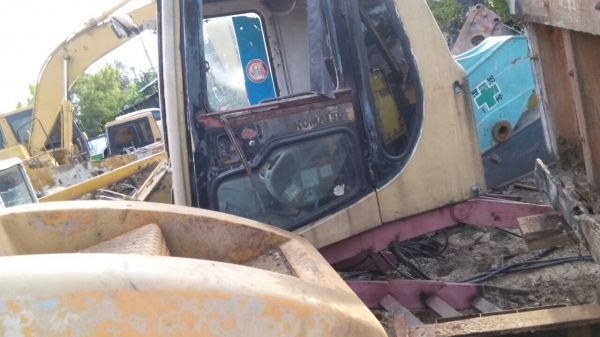 ขายหัวเก๋งรถแมคโค โคมัสสุ PC-120-6 PC-200-6 PC-60-6-7 ขายไม่แพงได้ทั้งแท่น มือโยกตัวเดิน คอลโทล ขอบกระจกบานหน้า ตามรูปครับ ขาย 17500 บาท รีบหน่อยครับ ขายหัวเก๋งรถแมคโค โคมัสสุ PC-120-6 PC-200-6 PC-60-6-7 ขายไม่แพงได้ทั้งแท่น มือโยกตัวเดิน คอลโทล ขอบกระจกบานหน้า ตามรูปครับ ขาย 17500 บาท รีบหน่อยครับ