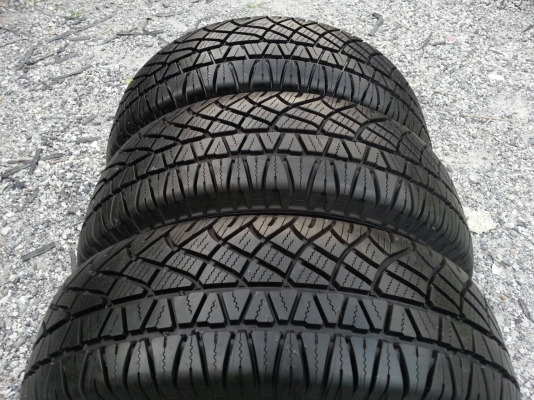 ขายยาง245/70R16 มิชลิน สัปดาห์ที่33ปี15 ตุ่มหน้ายางยังอยู่ทุกเส้นเหมือนใหม่ จำนวน 3 เส้น