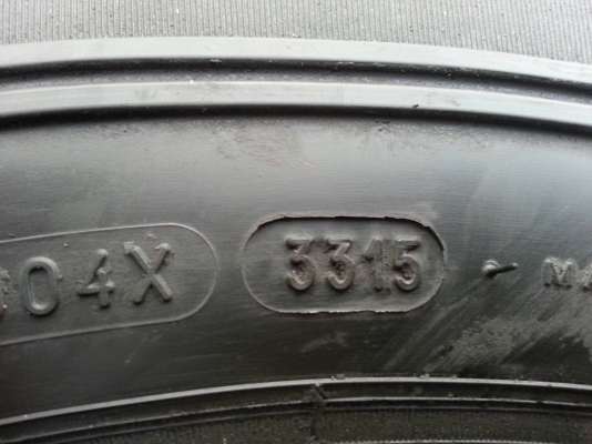 ขายยาง245/70R16 มิชลิน สัปดาห์ที่33ปี15 ตุ่มหน้ายางยังอยู่ทุกเส้นเหมือนใหม่ จำนวน 3 เส้น