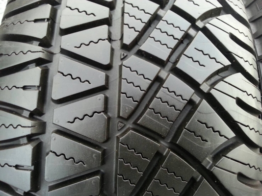 ขายยาง245/70R16 มิชลิน สัปดาห์ที่33ปี15 ตุ่มหน้ายางยังอยู่ทุกเส้นเหมือนใหม่ จำนวน 3 เส้น