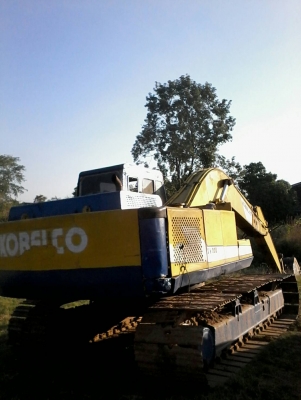 ขายด่วน แม็คโคร KOBELCO SK200MART II สภาพพร้อมใช้งาน เครื่อง6D31 ปั้มK3V  เครื่องดี ปั้มดี โซ่ช่วงล่างพร้อมใช้งาน เอกสารเล่มทะเบียน