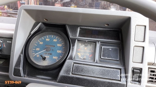 ขายด่วน รถบรรทุก 6 ล้อ HINO FC2W 120 แรง ยาว 5.5M สภาพเดิมๆ สวย พร้อมใช้งาน ราคาสุดคุ้ม