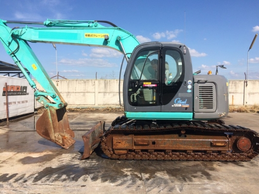 Kobelco SK135SR-1ES-YY04 ปี 2007 มีใบมีดดันดิน สภาพสวยจริง ๆ ครับ