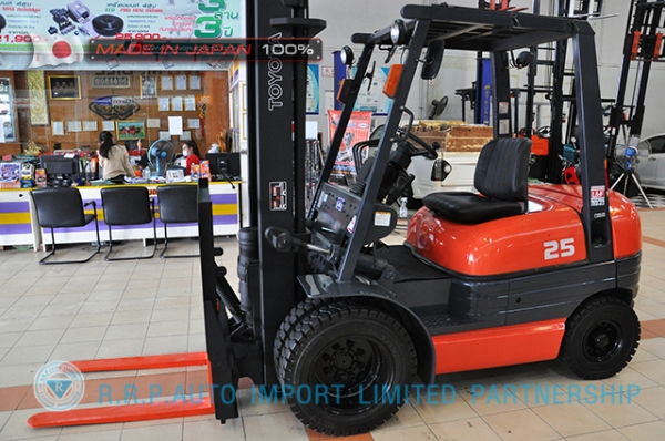 ขายรถโฟล์คลิฟท์มือสอง TOYOTA รุ่น 6FD25-10919 นำเข้าจากประเทศญี่ปุ่น 100\% ไม่เคยใช้งานในไทย