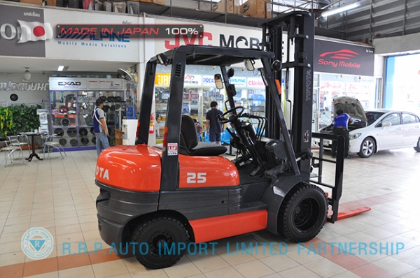 ขายรถโฟล์คลิฟท์มือสอง TOYOTA รุ่น 6FD25-10919 นำเข้าจากประเทศญี่ปุ่น 100\% ไม่เคยใช้งานในไทย